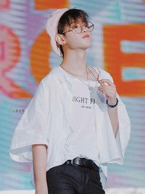黄明昊—忧