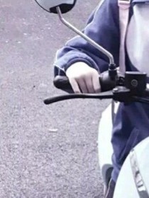 甜甜梨子笑