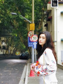我拜故人半為鬼