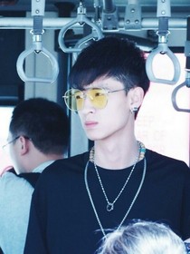 秦霄賢……愛情