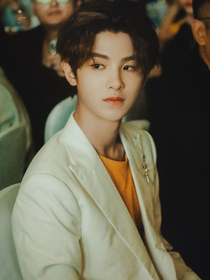 黄明昊：昊瀚星辰，我陪你