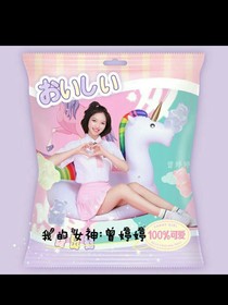 我站在你看不见得街角，默默祝福你……