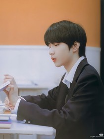 劉耀文：一點(diǎn)相思一點(diǎn)愁