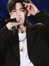 黄明昊：电竞奶狗是我的