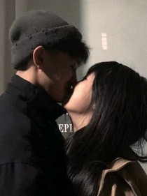 老婆的嘴软软的.