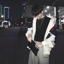 沒有標(biāo)題，想不出來。