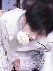 蔡徐坤：學長跑慢點！