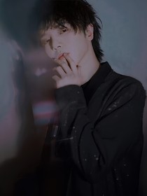 華晨宇：櫻花，畫板和畫紙上的你