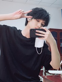 严浩翔; 青梅竹马