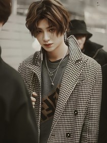 《黄明昊:她的微笑好甜》