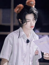 黄明昊:月亮跌进深海里