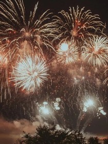 丢向你的那块石头