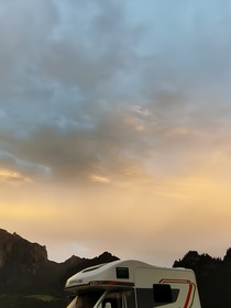 人無定數(shù)，坦然待之