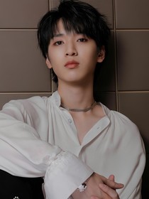 嚴(yán)浩翔：不對口的小助理