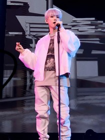 EXO溫一壺月光下酒