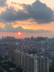 山间野花暗自开