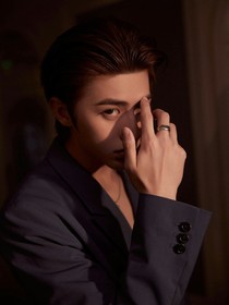 蔡徐坤：机器式占有