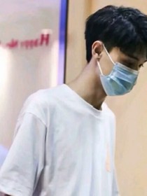 秦霄贤：我确定就是她