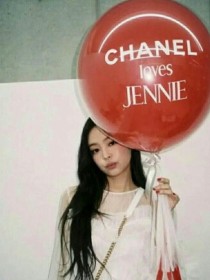 Jennie：微微似叙