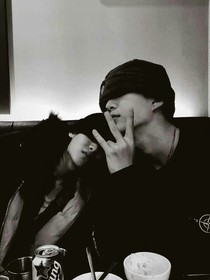 黃明昊：范丞丞，我作業(yè)寫(xiě)完了你要抄嘛