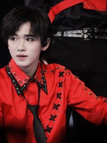 宋亚轩：她像小兔一样粘着我