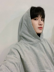 嚴浩翔：穿成殺馬特女配之后
