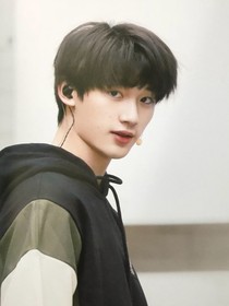 丁程鑫：荔枝味糖果