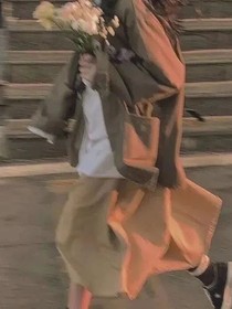 领带与裙摆