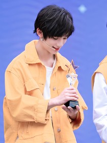 丁程鑫：明星教成男朋友