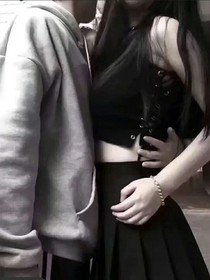 网恋对象是同桌的后桌