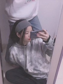 小妹妹和她的大姐姐