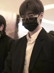 焉栩嘉：高冷小奶狗的转变
