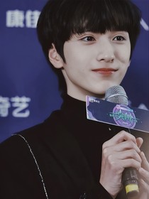 嚴(yán)浩翔：追隨光成為光散發(fā)光