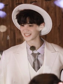 黃明昊：蜜桃色戀愛