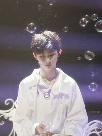 紫藤下的四季