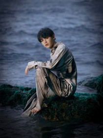 黄明昊：青梅竹马一线牵