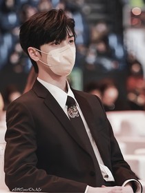 嚴(yán)浩翔：嚴(yán)王的戀愛(ài)史