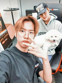 EXO：怎么一看见我就脸红啊