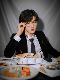 宋亚轩：追我妈咪请排队