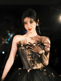 TNT：快穿少女是财迷