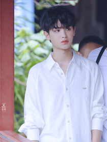 黃明昊：青梅竹馬愛(ài)上我