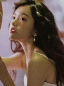 这个女主有点艳