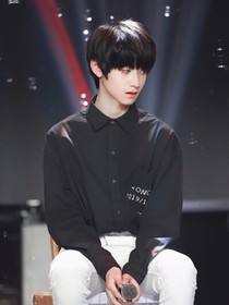 朱志鑫：高冷學(xué)妹好誘人