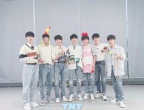 TNT：小白兔和七個大灰狼-d033