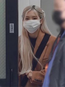 Lisa捡走金玫瑰