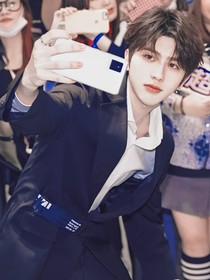 蔡徐坤：小姨子腰好細(xì)