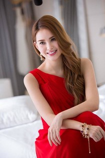 赵樱子李心艾闺蜜