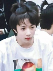 刘耀文：邻居弟弟有点怪