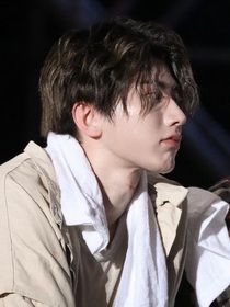 蔡徐坤：甜蜜小故事