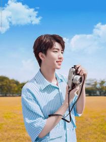 王亿蕾的温柔哥哥王俊凯-d028